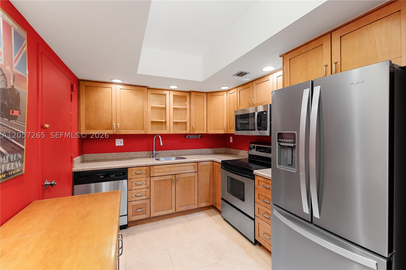 THE SHORES CONDO - Residential