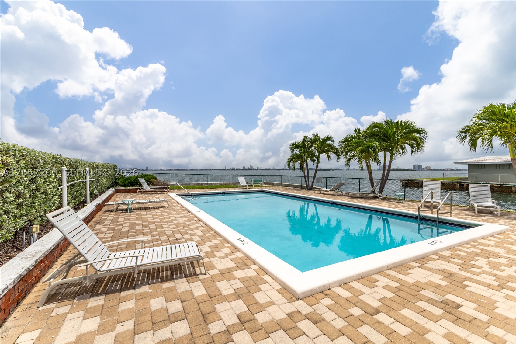 THE SHORES CONDO - Residential