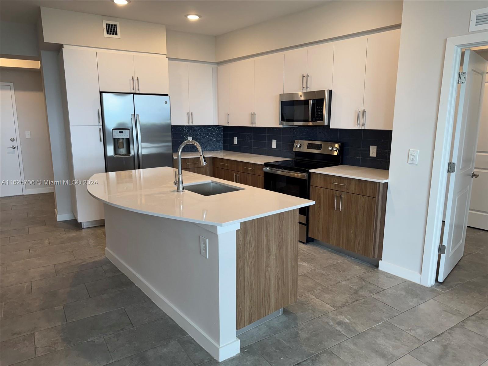 2275 W STATE ROAD 84 PLAT - Residential Lease
