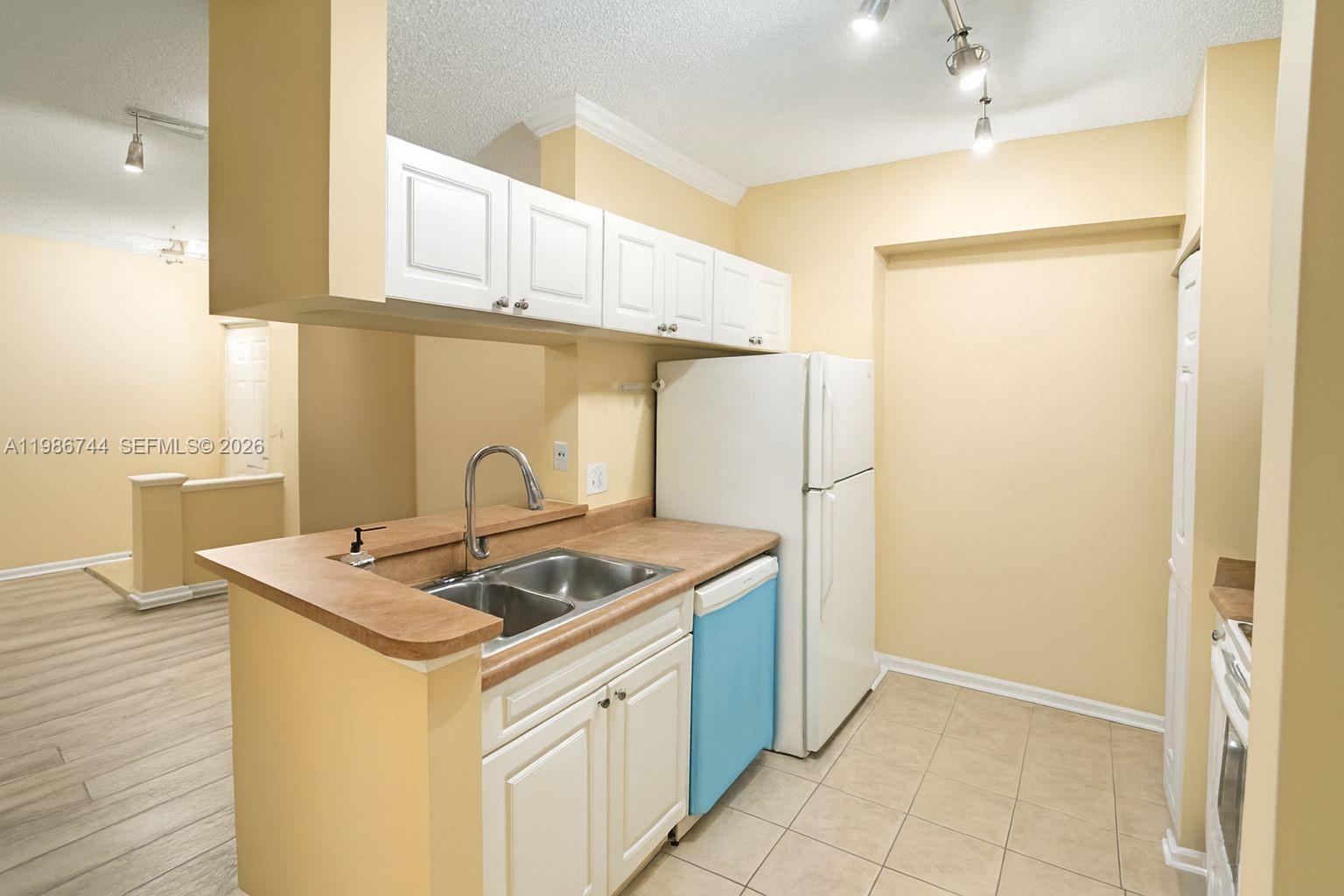 PORTO BELLAGIO CONDO - Residential
