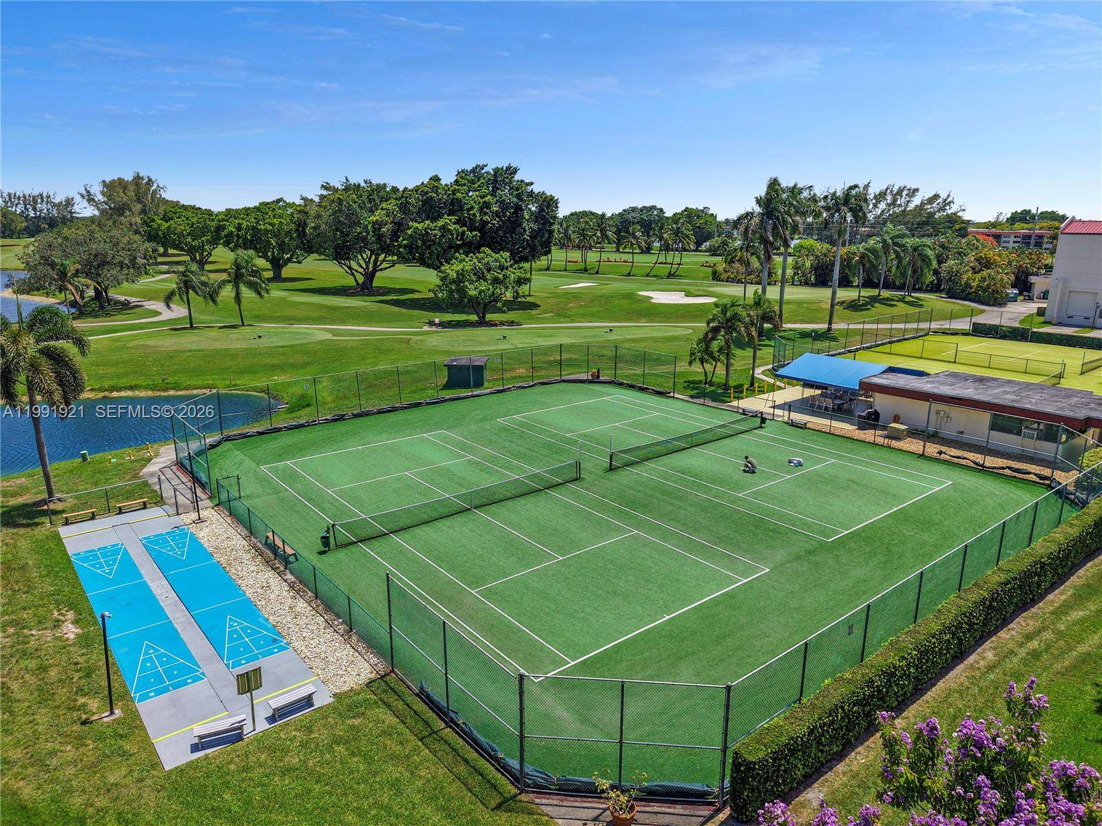 HOLLYBROOK GOLF AND - Residential