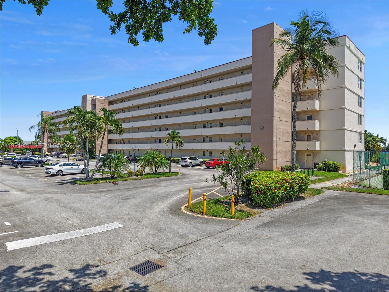 HOLLYBROOK GOLF AND - Residential