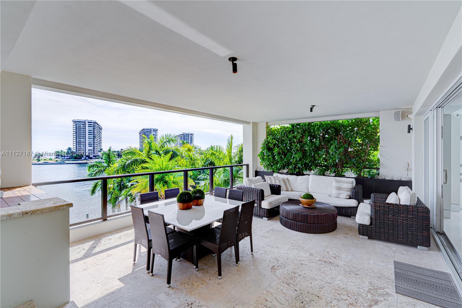 RESIDENCES AT VIZCAYA CON - Residential