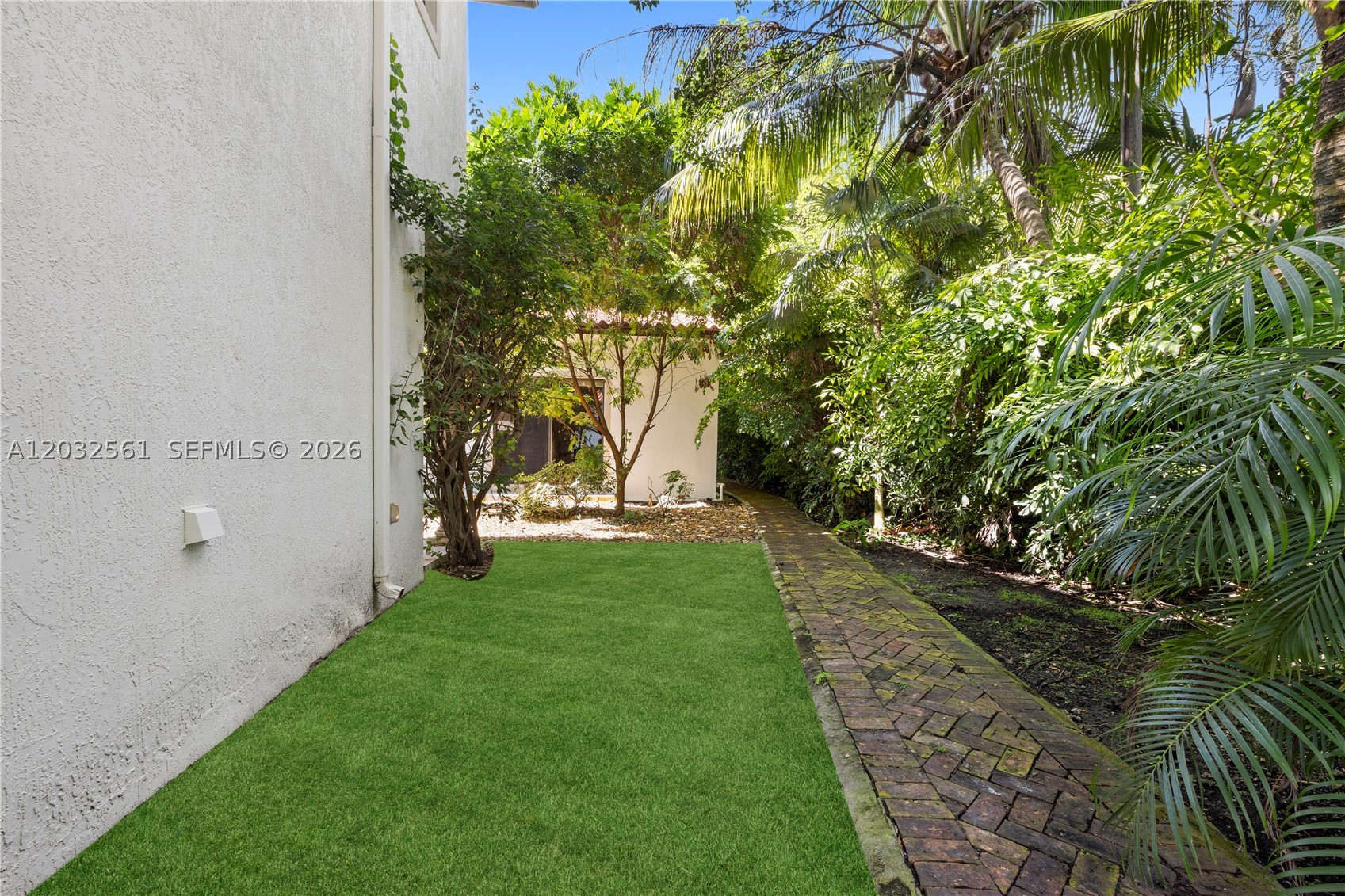 LUDLUM PLAZA - Residential