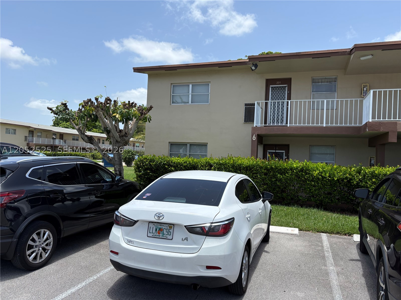 ORIOLE GARDENS 6 CONDO - Residential Lease
