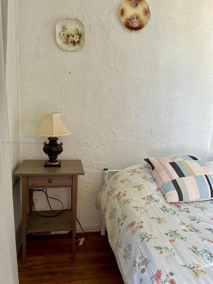 SOMERSET AT LAUDERDALE LA - Residential