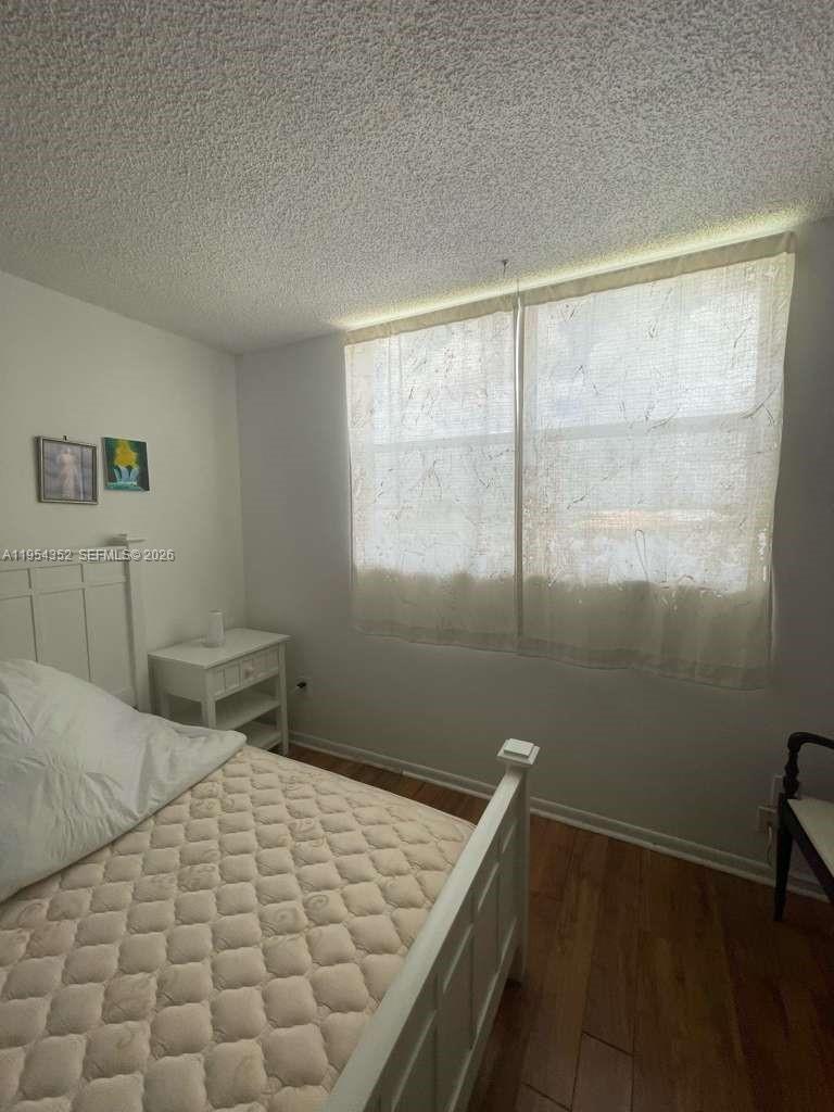 SOMERSET AT LAUDERDALE LA - Residential