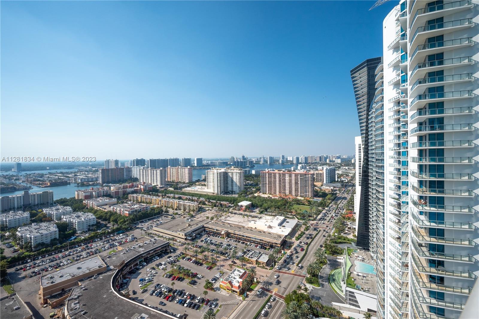 JADE SIGNATURE CONDO - Residential
