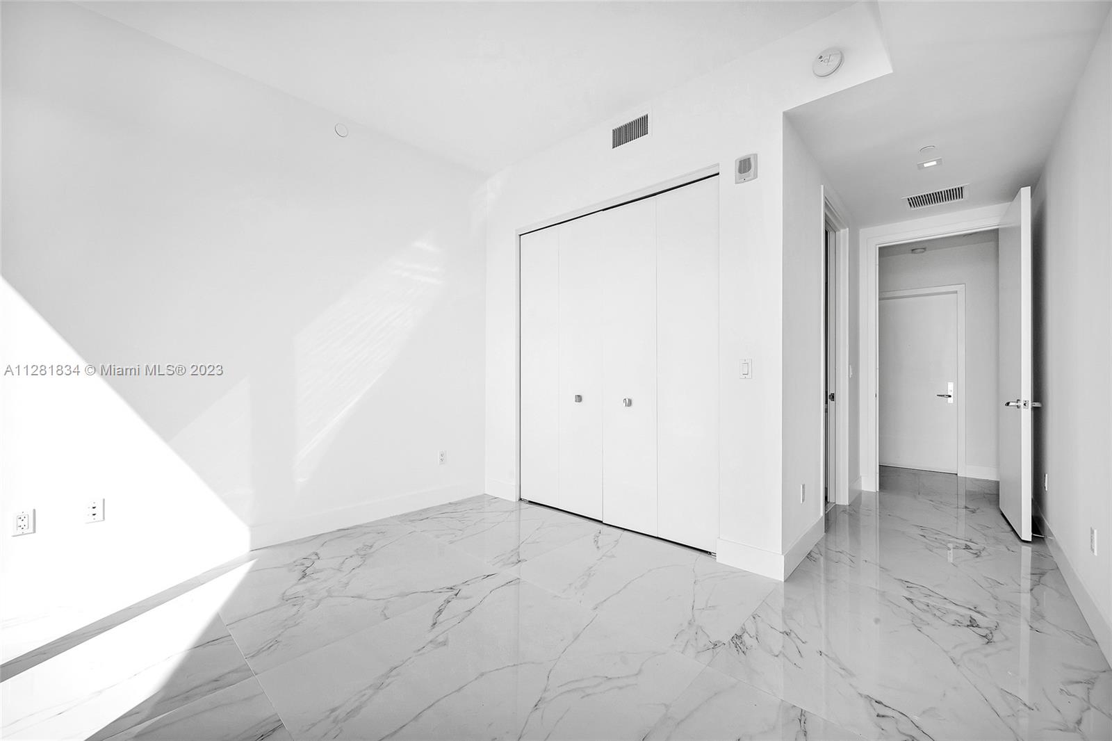 JADE SIGNATURE CONDO - Residential