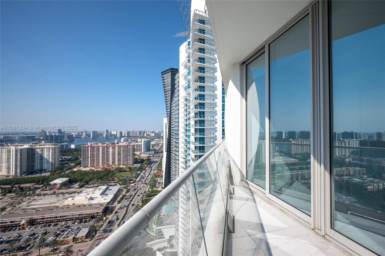 JADE SIGNATURE CONDO - Residential