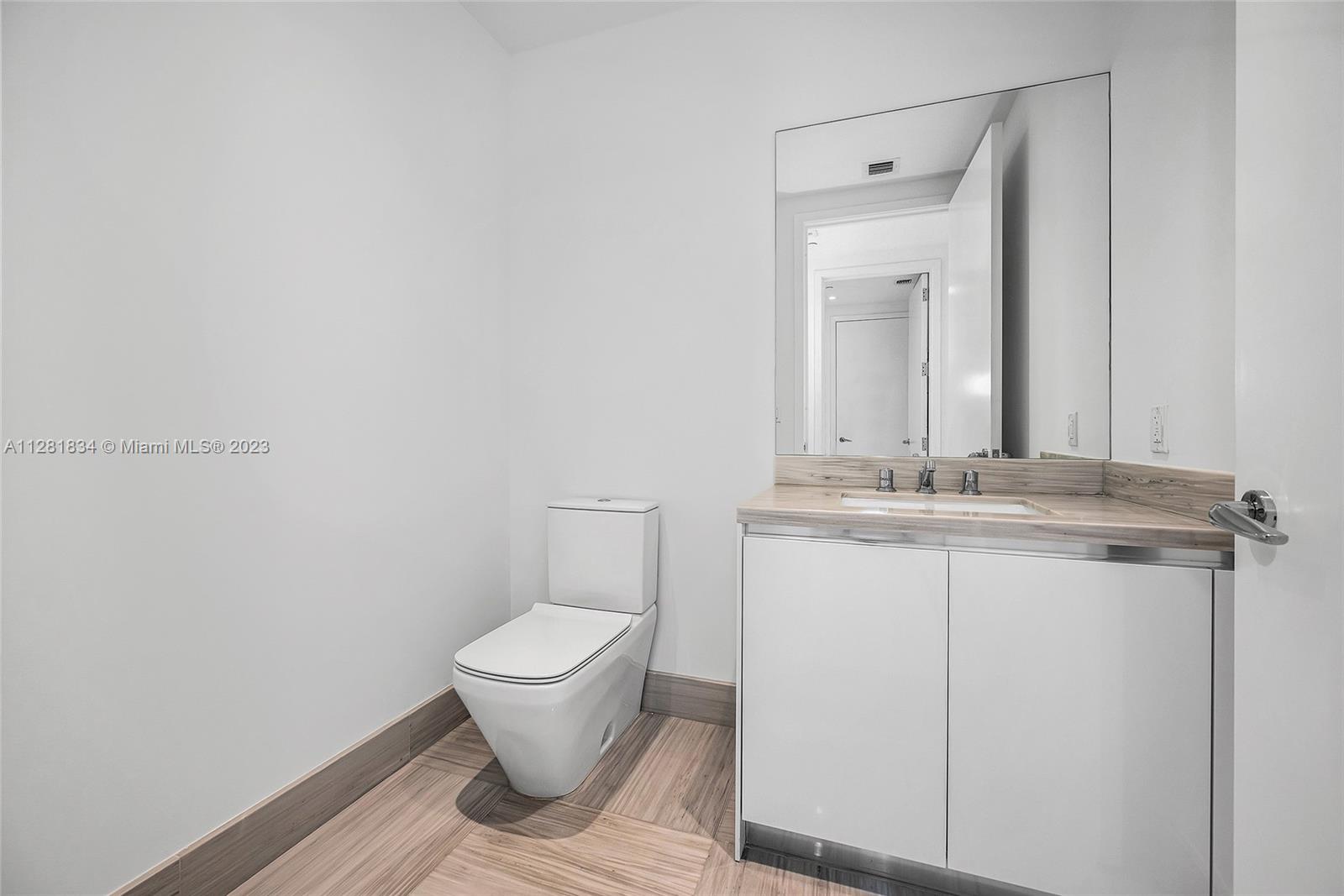 JADE SIGNATURE CONDO - Residential