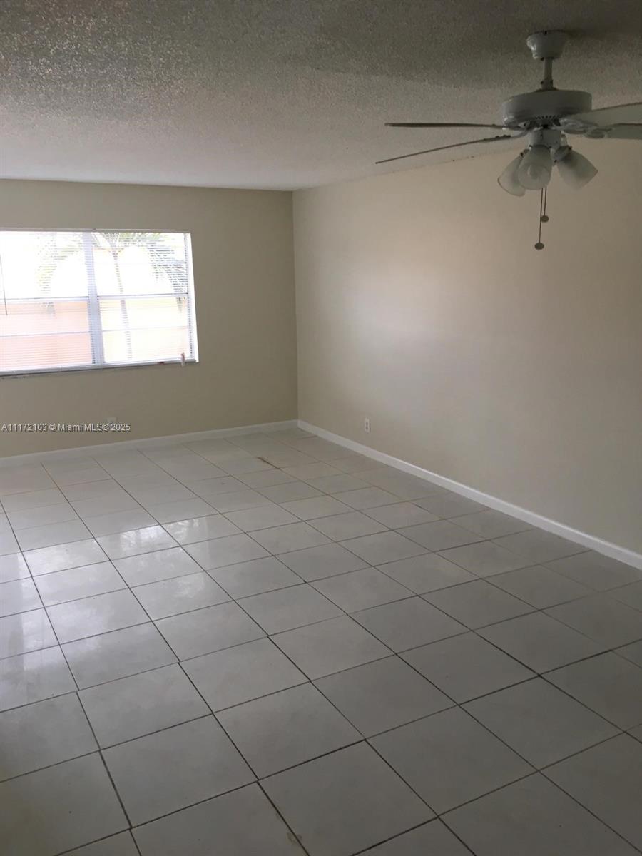 Super spacious beautiful 3/2.5 townhome in the heart of Sunrise.  Tile throughout, lots of storage space primary bedroom has a walk-in closet. Close to schools, restaurants, houses of worship and public transportation in front of property.
to show please check broker remarks