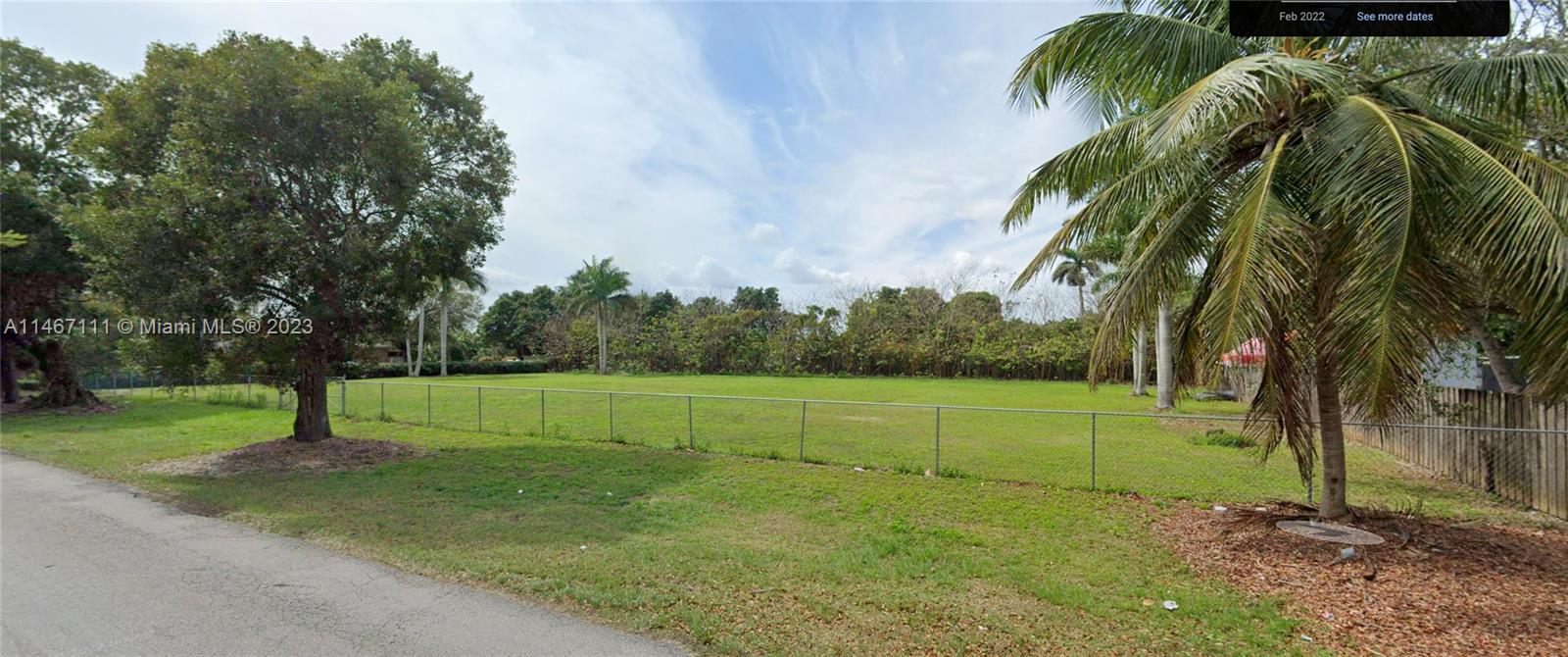 Redland Buildable Land! Lot: 0.663 acres / 28,880 sf. Don't miss the opportunity to build your dream home on this beautiful lot of land.