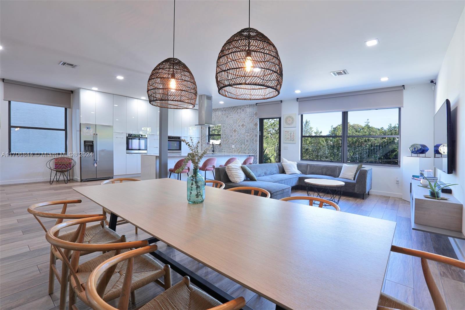 CHAMPION LAKES - Residential