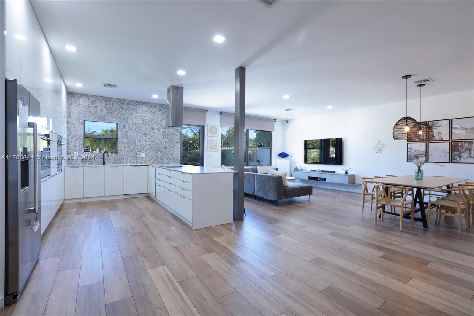CHAMPION LAKES - Residential