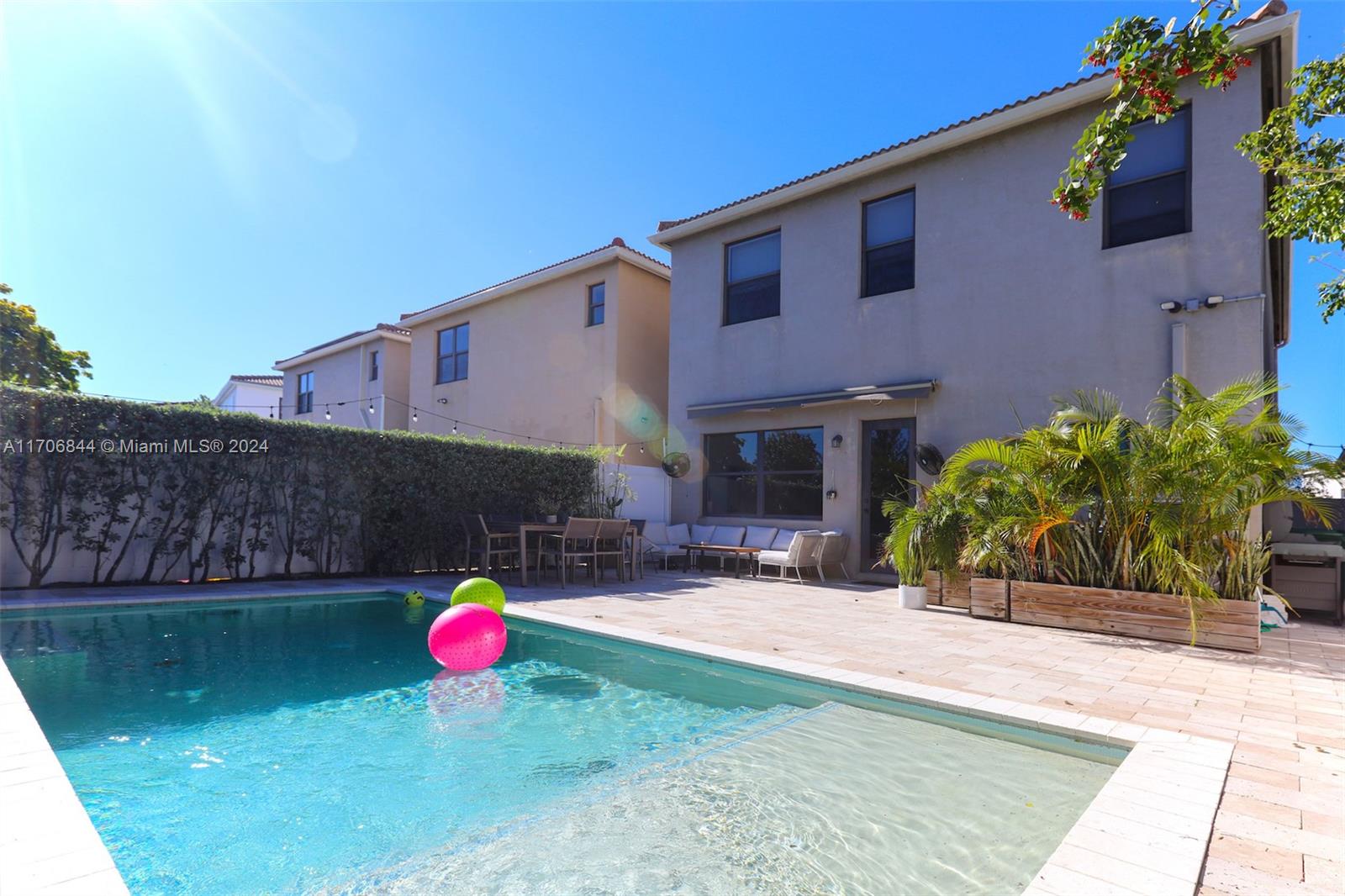CHAMPION LAKES - Residential