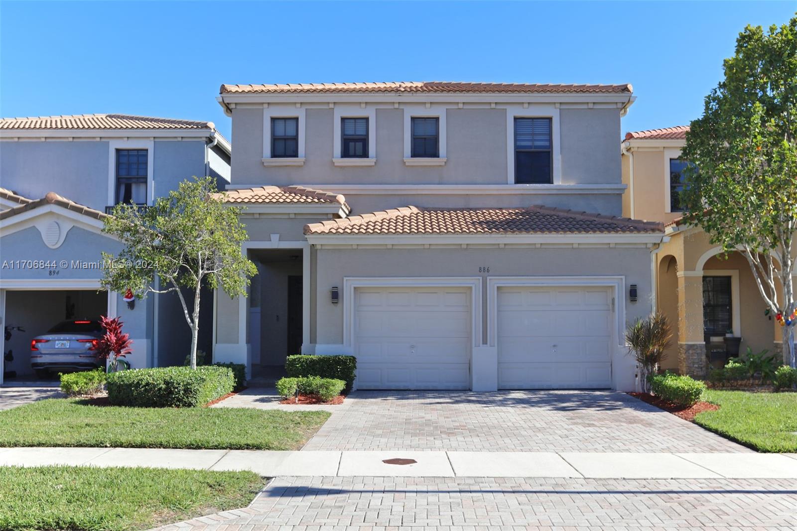 CHAMPION LAKES - Residential