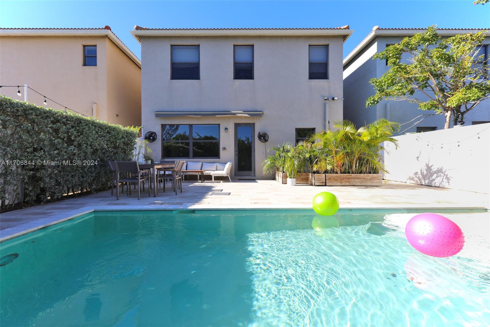 CHAMPION LAKES - Residential
