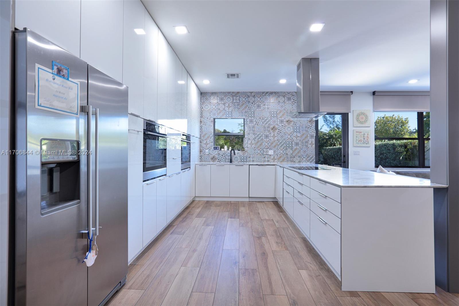 CHAMPION LAKES - Residential