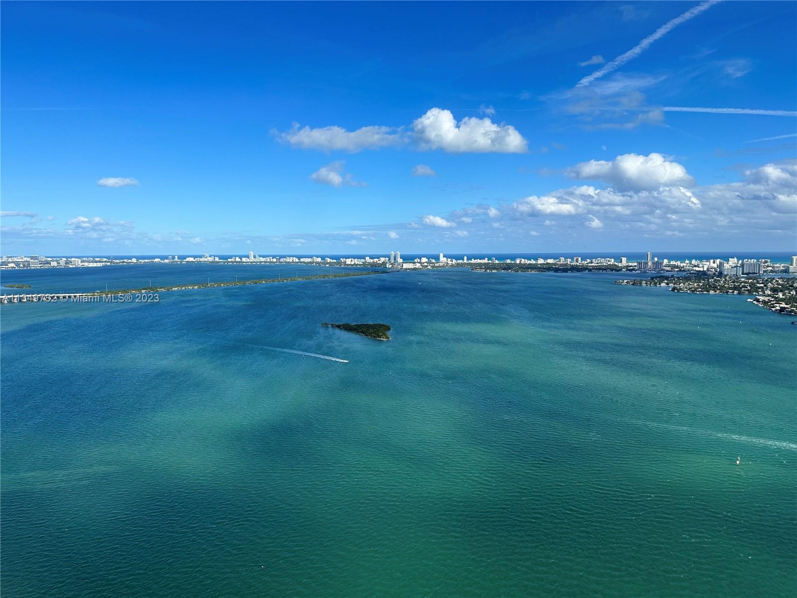ARIA ON THE BAY - Residential