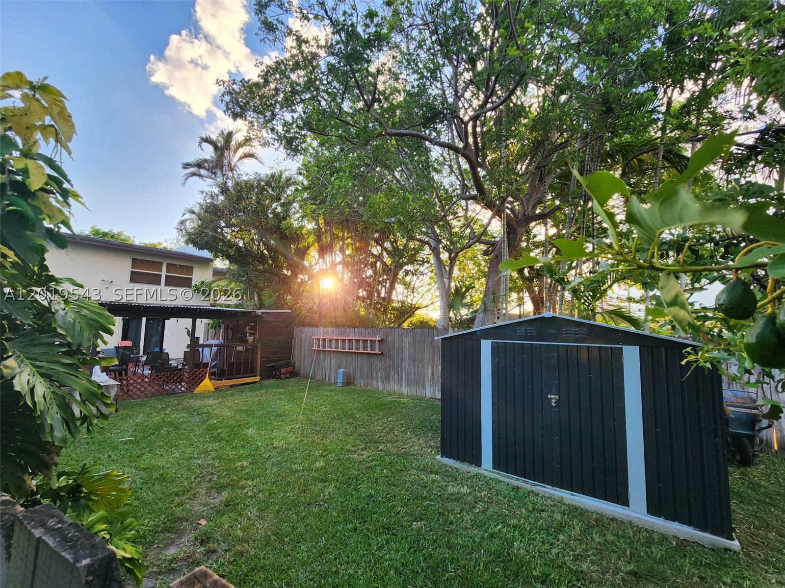 SNAPPER CREEK TOWNHOUSES - Residential