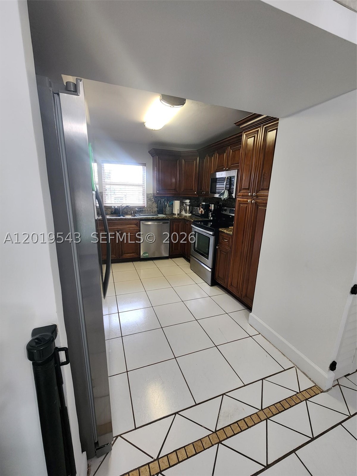 SNAPPER CREEK TOWNHOUSES - Residential