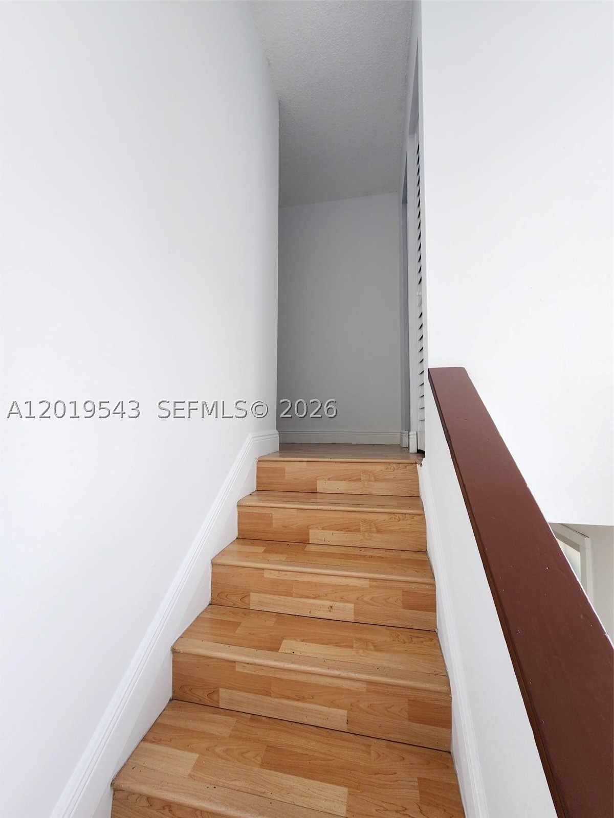 SNAPPER CREEK TOWNHOUSES - Residential