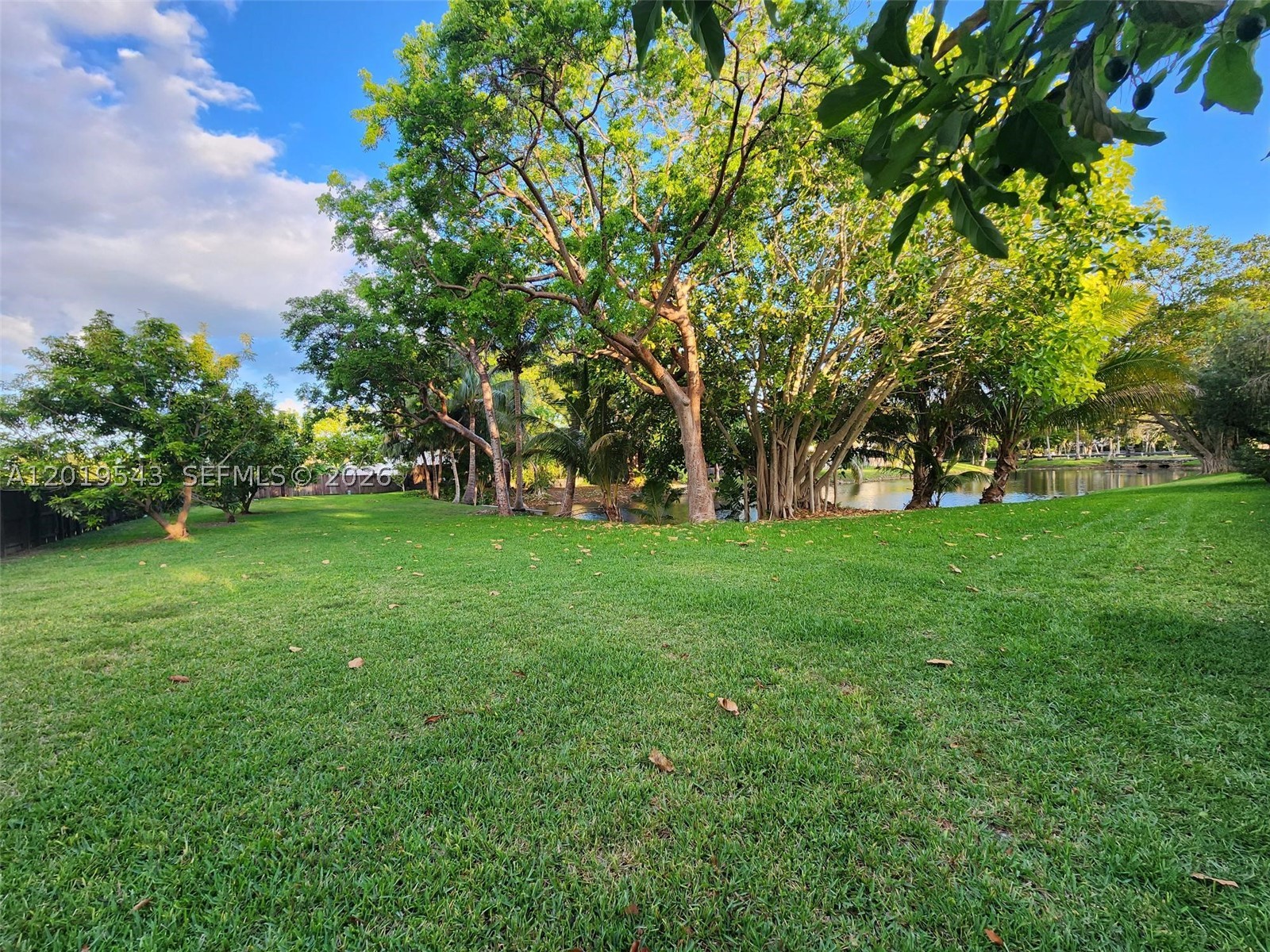 SNAPPER CREEK TOWNHOUSES - Residential