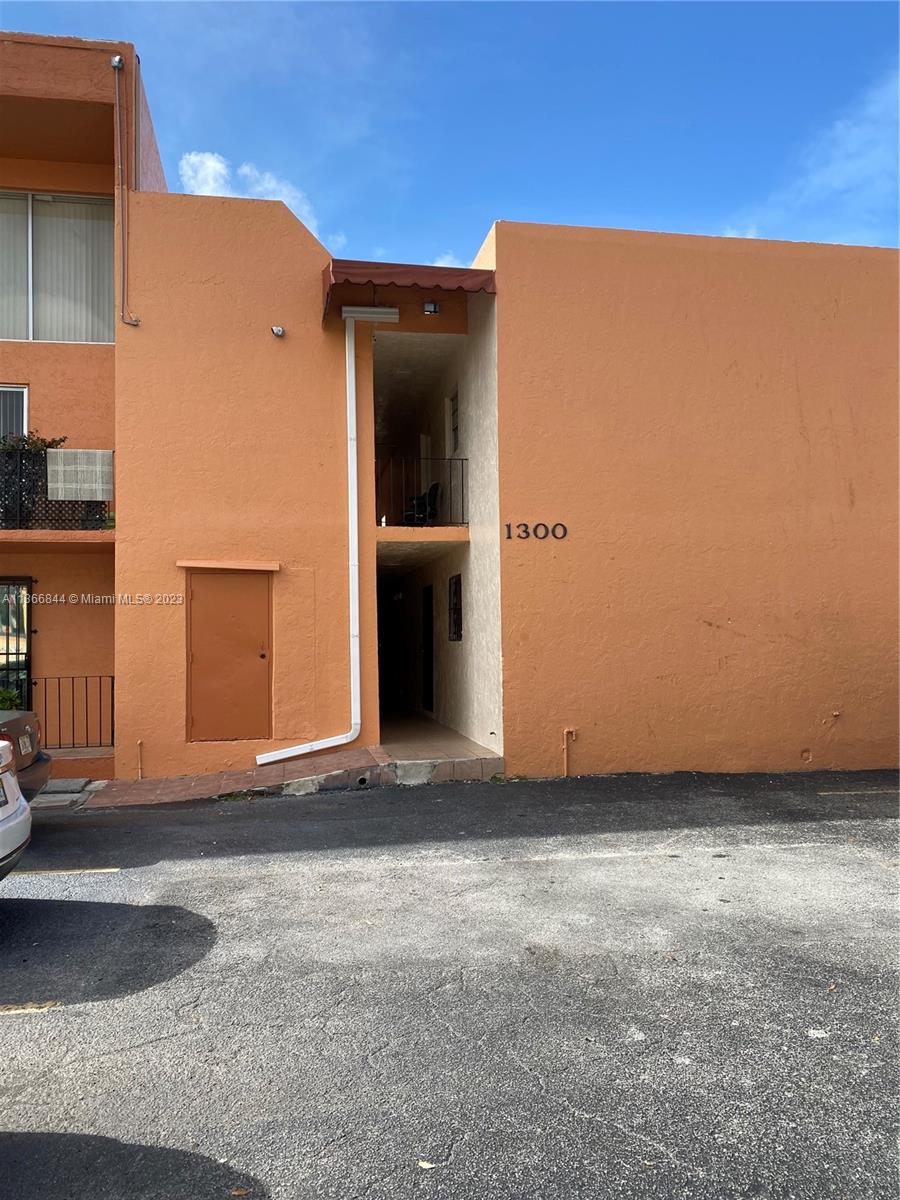 Do not miss the opportunity to enjoy this spacious 1 bedroom and 1.5 bathroom apartment located on the first floor. Unit has plenty of closets, and tile floors. The kitchen has a gas stove with an oven, granite countertop, and wood kitchen cabinets. A laundry closet with washer and dryer INSIDE THE UNIT, the master bedroom has a large walking closet and two balconies. It has an assigned parking space with the number # 118. The building is behind Olive Garden and 49 Street in a very quiet street with little traffic within walking distance to chain restaurants, shopping stores, banks institutions, fast food places, and more. Close to MDCC, Palmetto express, and I 95. The unit will not last!!!