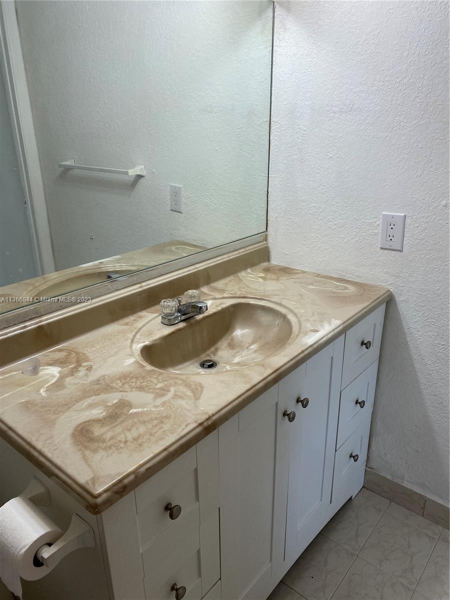 BELLA VILLAS CONDO - Residential Lease