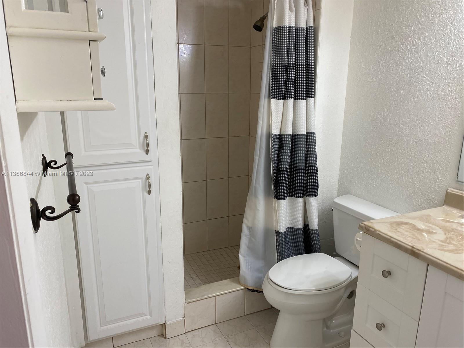 BELLA VILLAS CONDO - Residential Lease