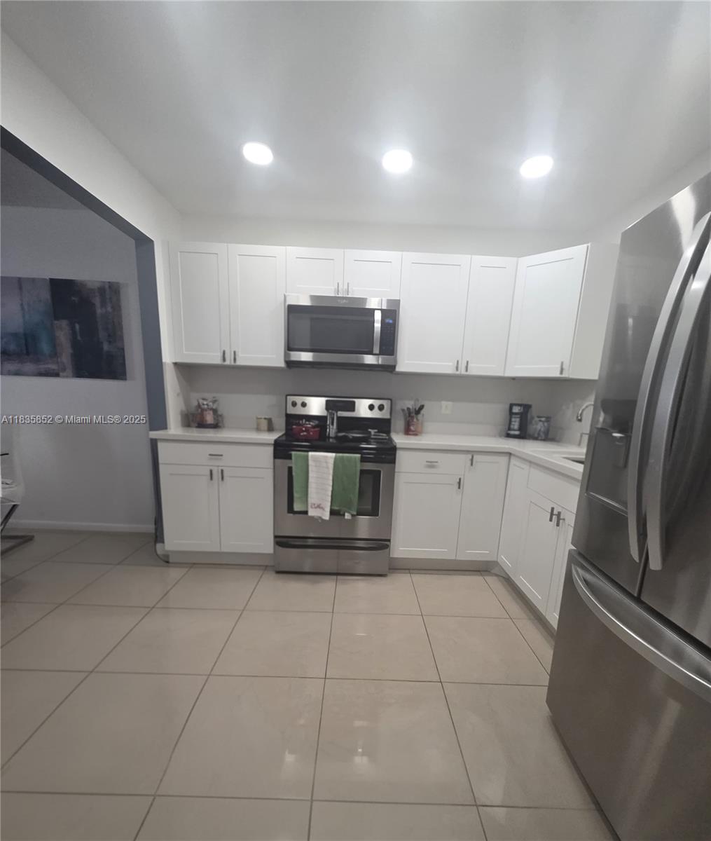 SUNRISE LAKES PHASE III - Residential
