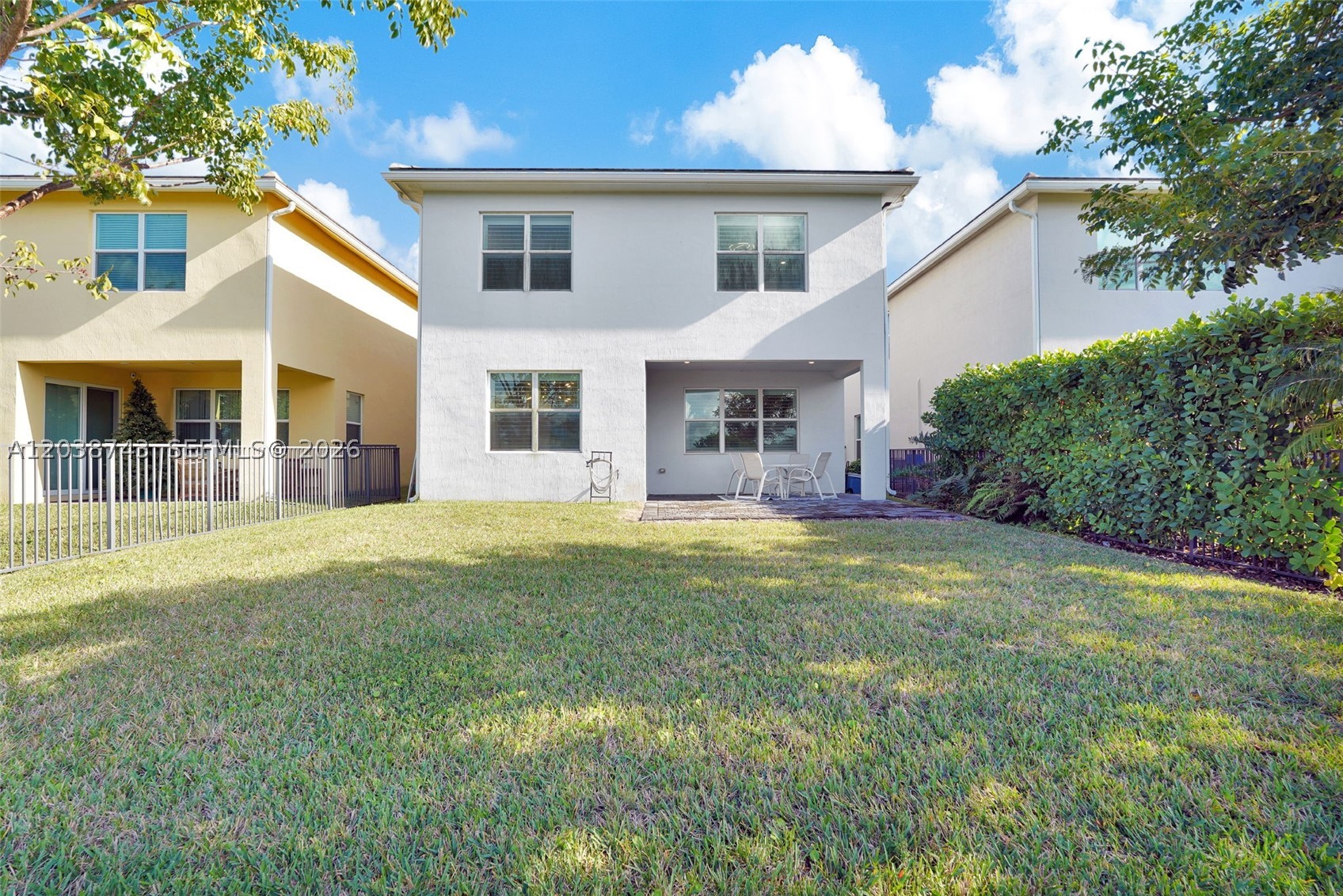 CRYSTAL LAKE 1ST SEC - Residential Lease