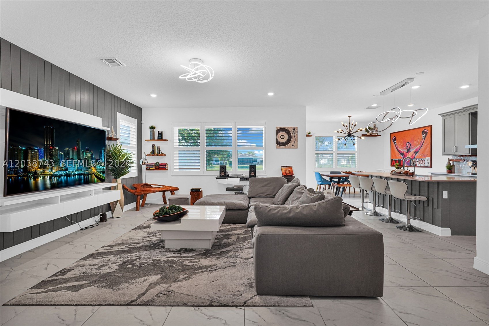 CRYSTAL LAKE 1ST SEC - Residential Lease