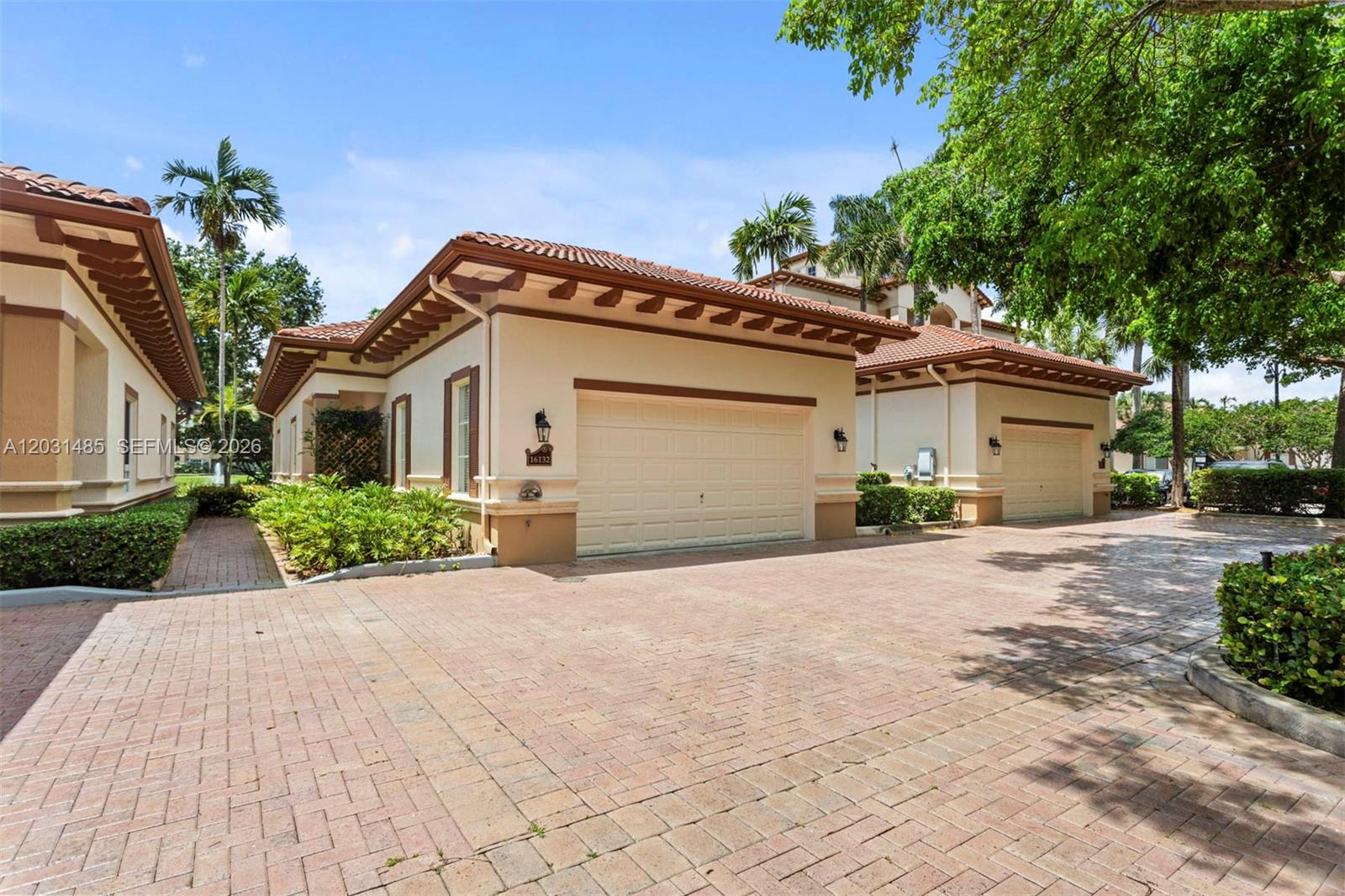 WESTON COMMONS - Residential