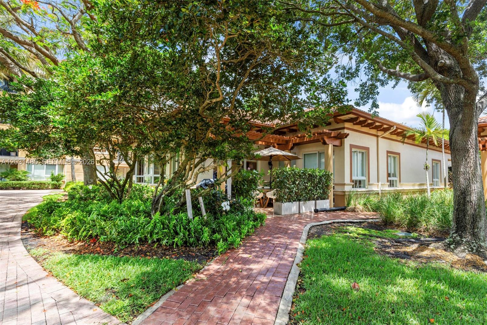 WESTON COMMONS - Residential