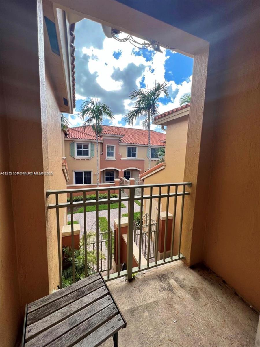 VILLAS AT HARBOR ISLES CO - Residential