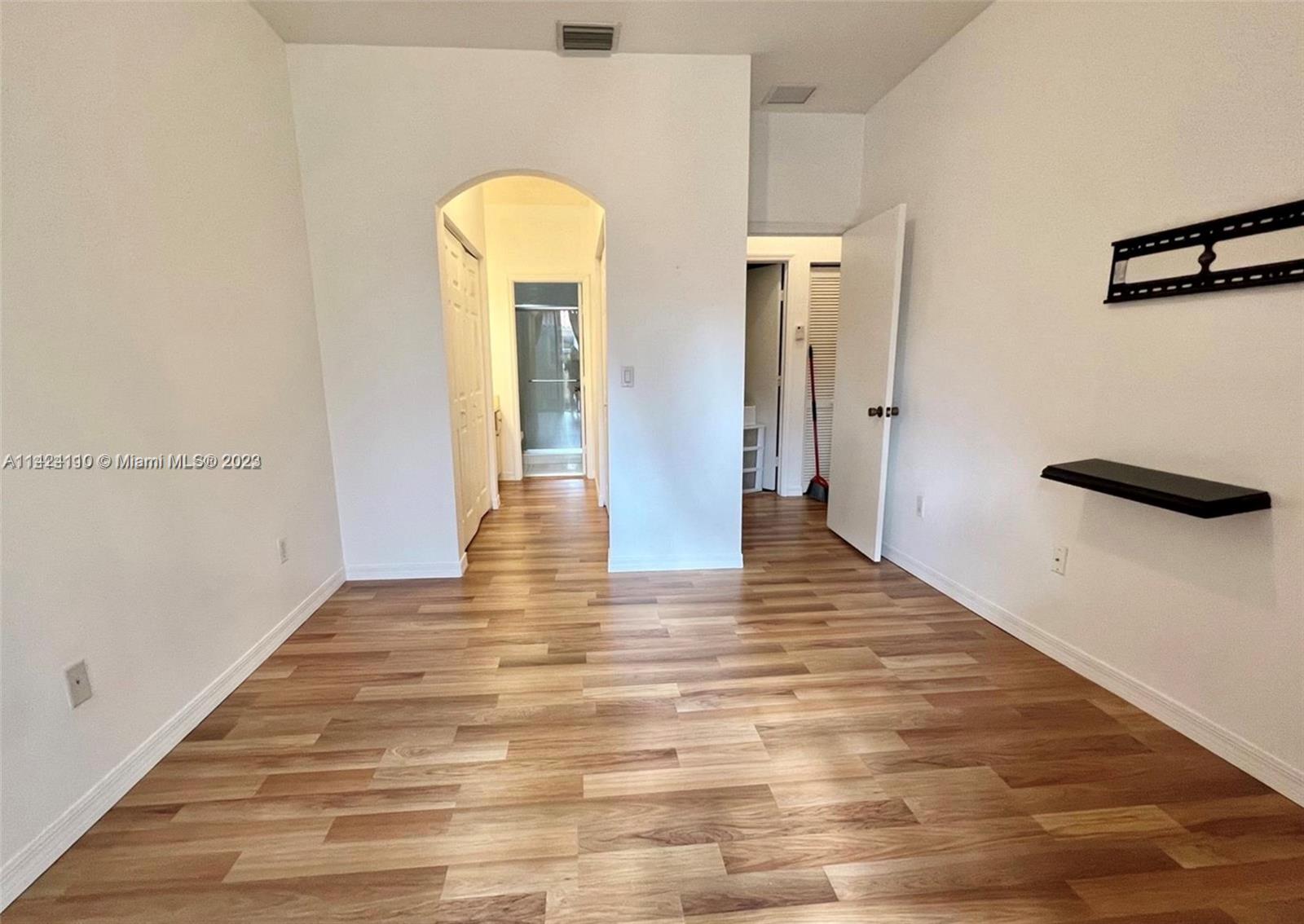 VILLAS AT HARBOR ISLES CO - Residential