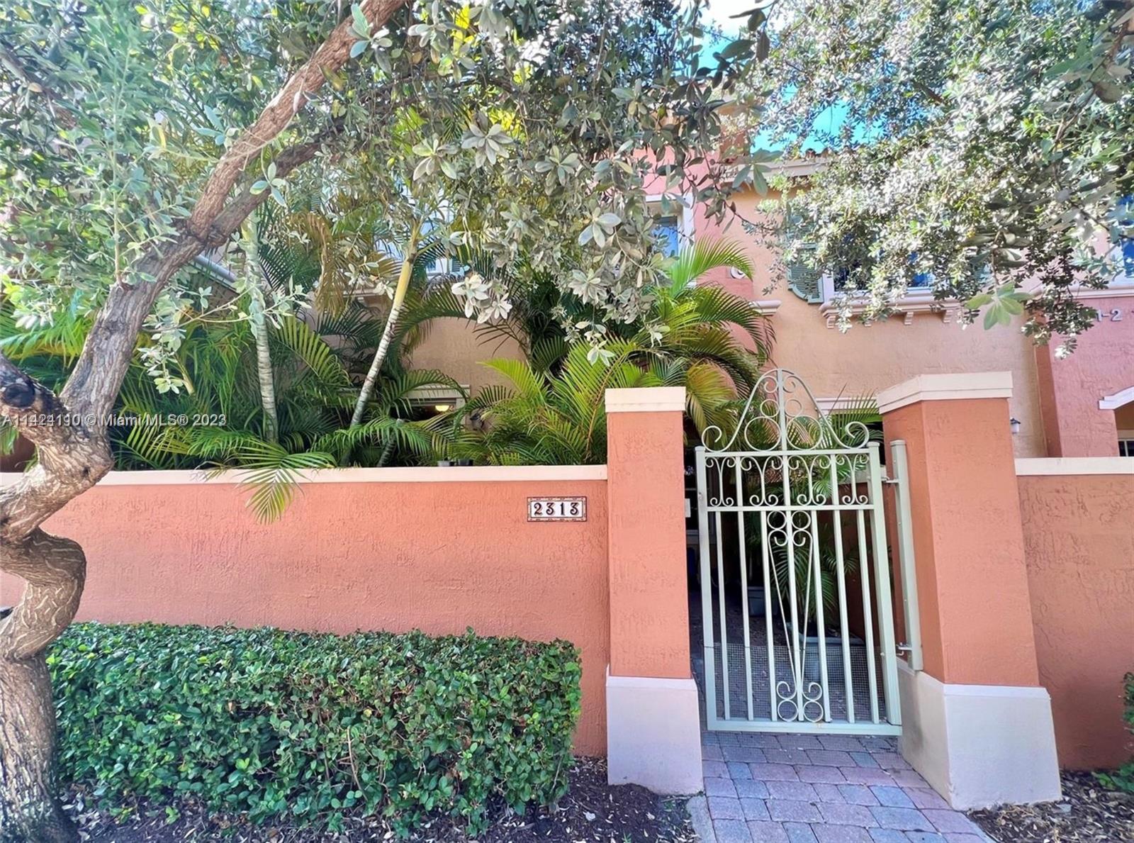 VILLAS AT HARBOR ISLES CO - Residential