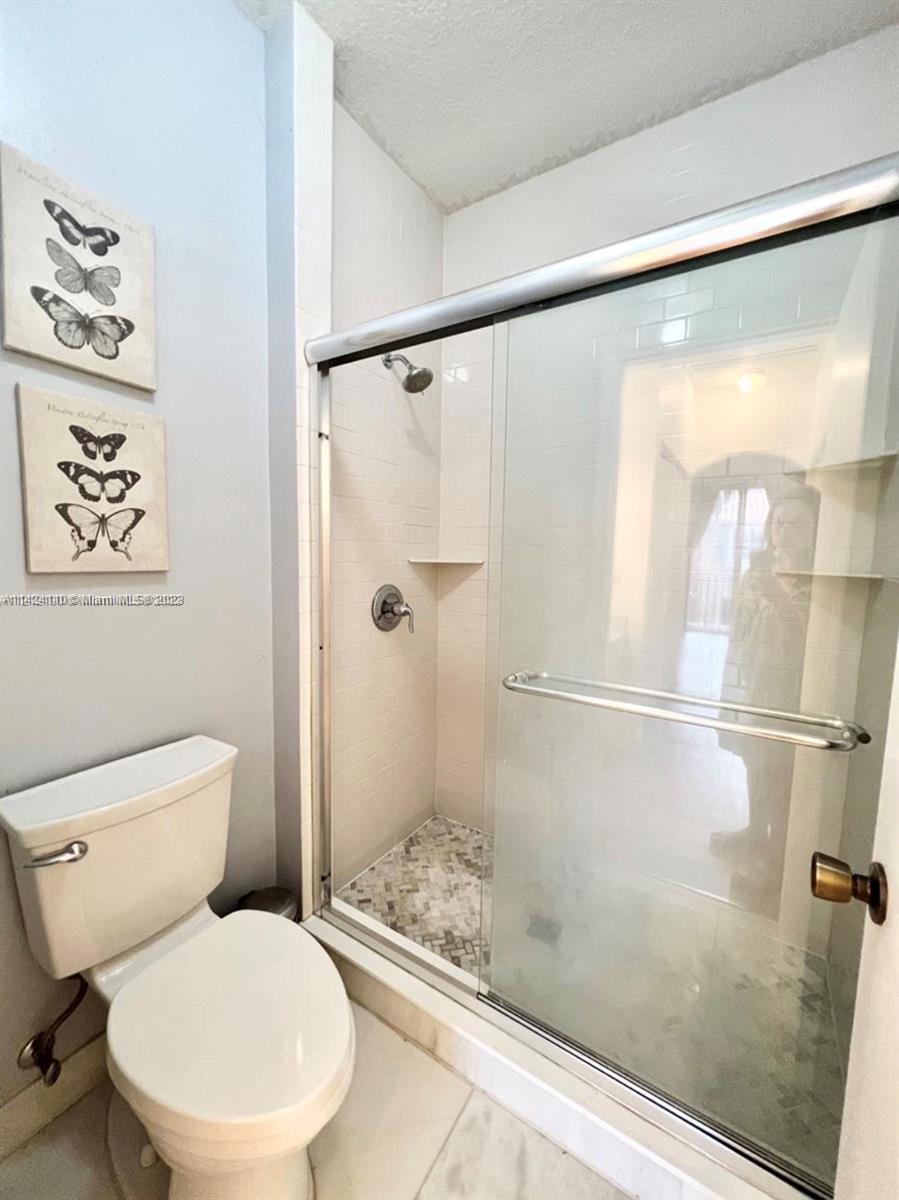 VILLAS AT HARBOR ISLES CO - Residential