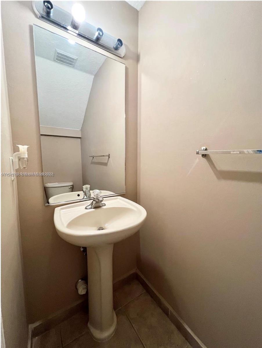 VILLAS AT HARBOR ISLES CO - Residential