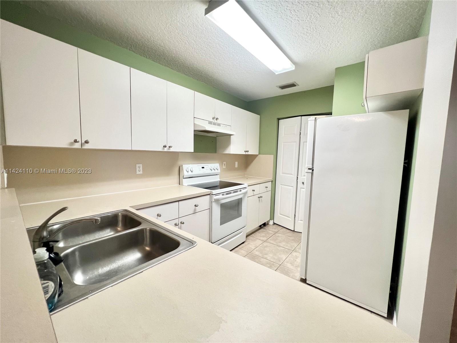 VILLAS AT HARBOR ISLES CO - Residential