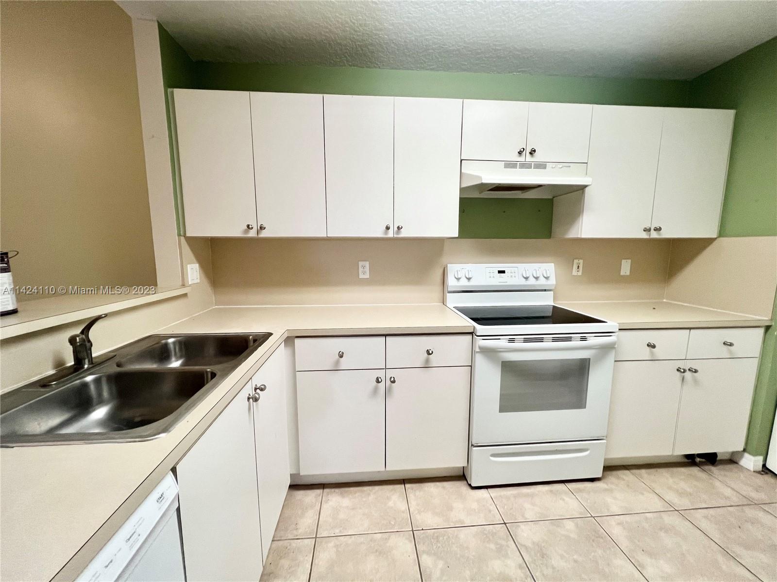 VILLAS AT HARBOR ISLES CO - Residential