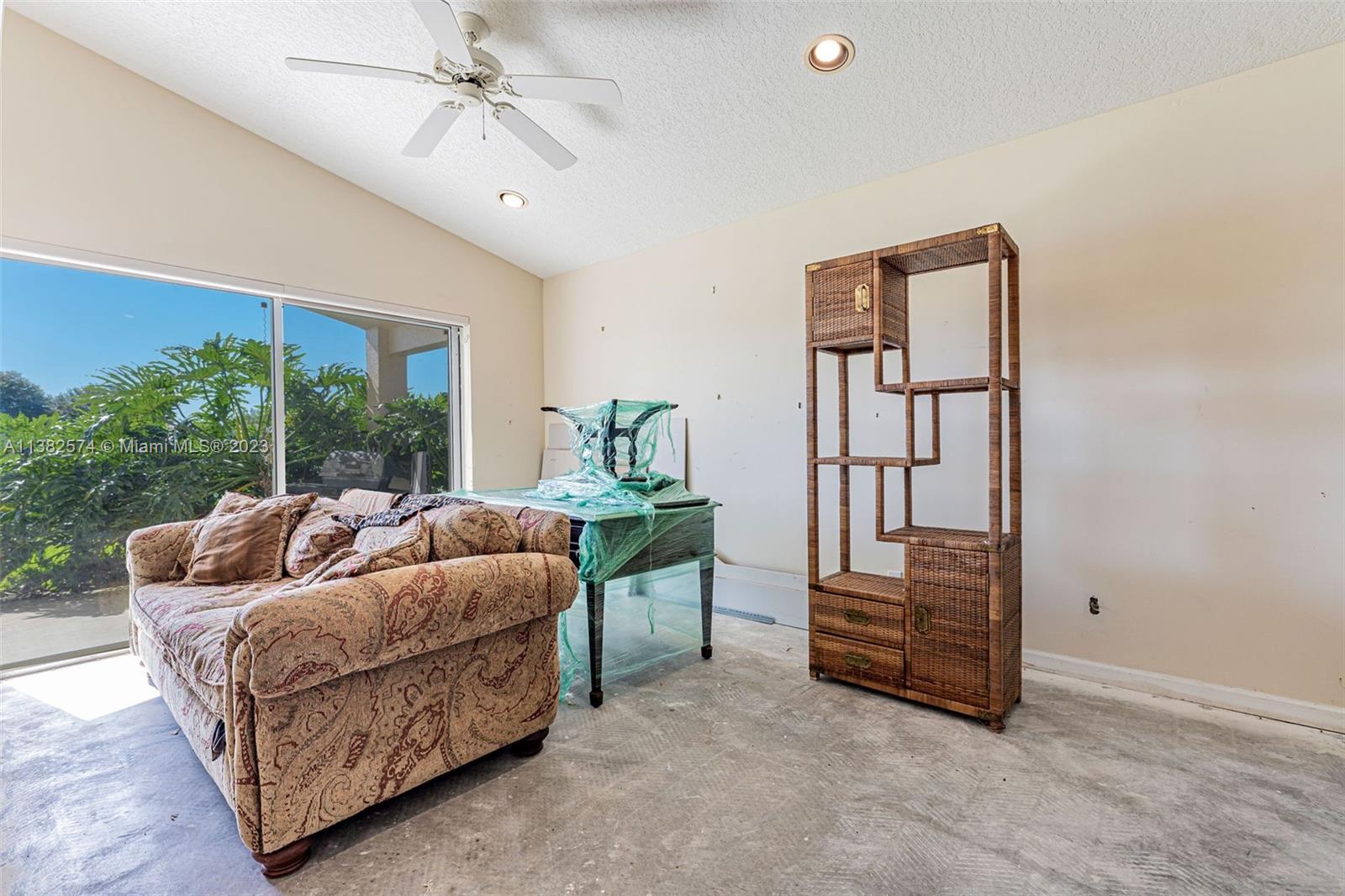 CORAL LAKES IV - Residential