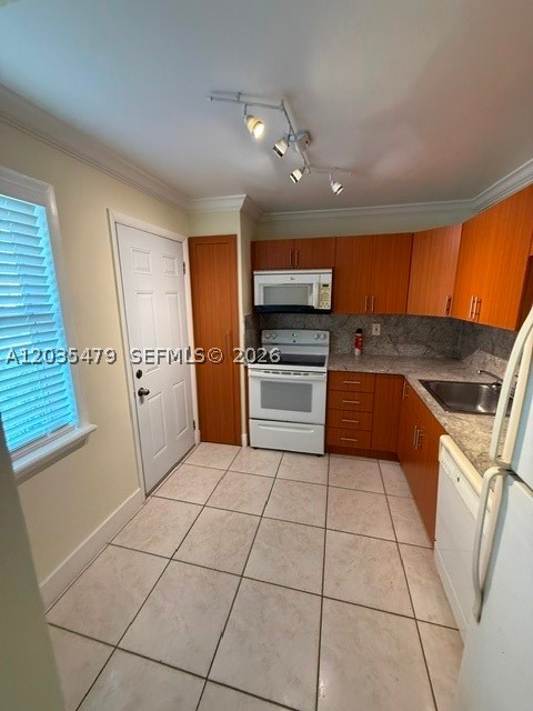 ROLLING GREEN CONDO C - Residential