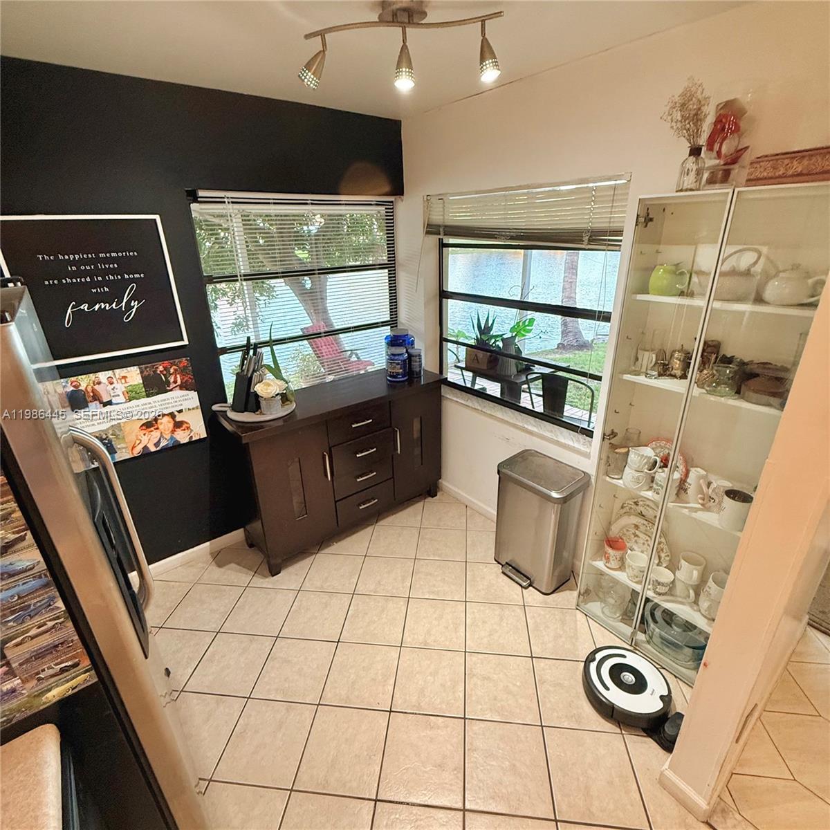 FOUR PALM LAKES AT PEMBRO - Residential