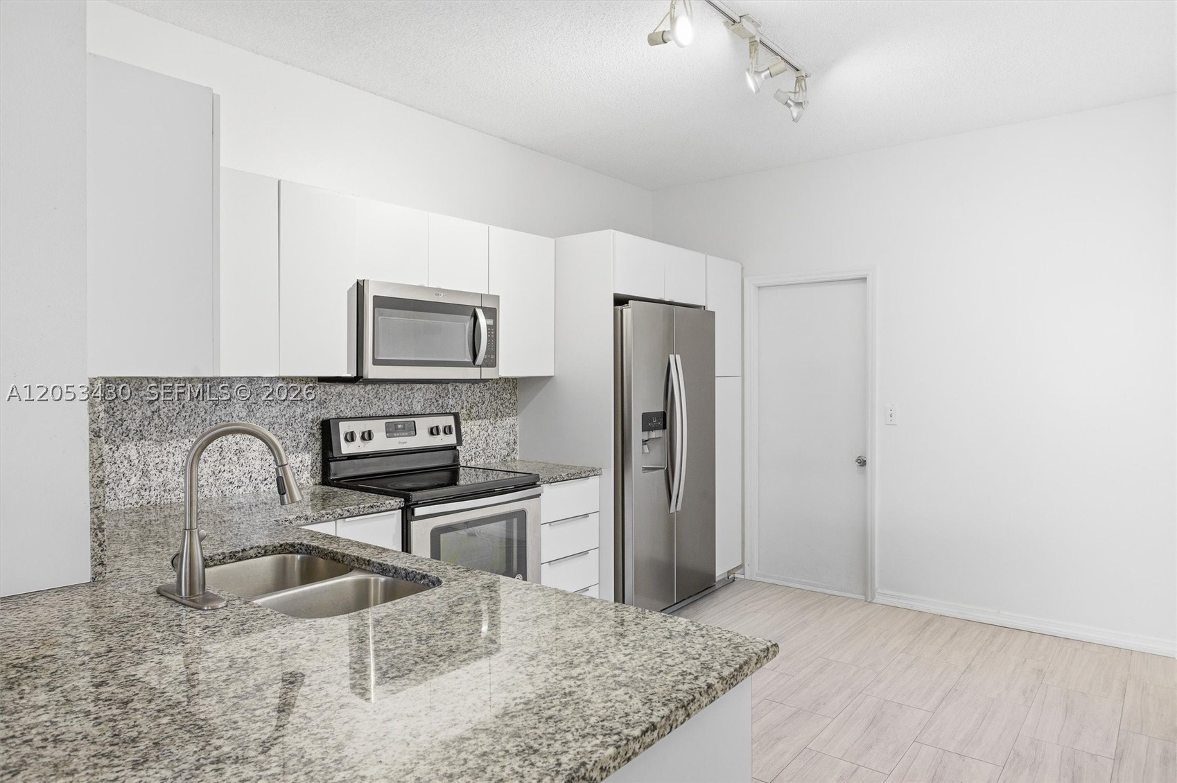 SECTORS 3 & 4 BOUNDARY PL - Residential Lease