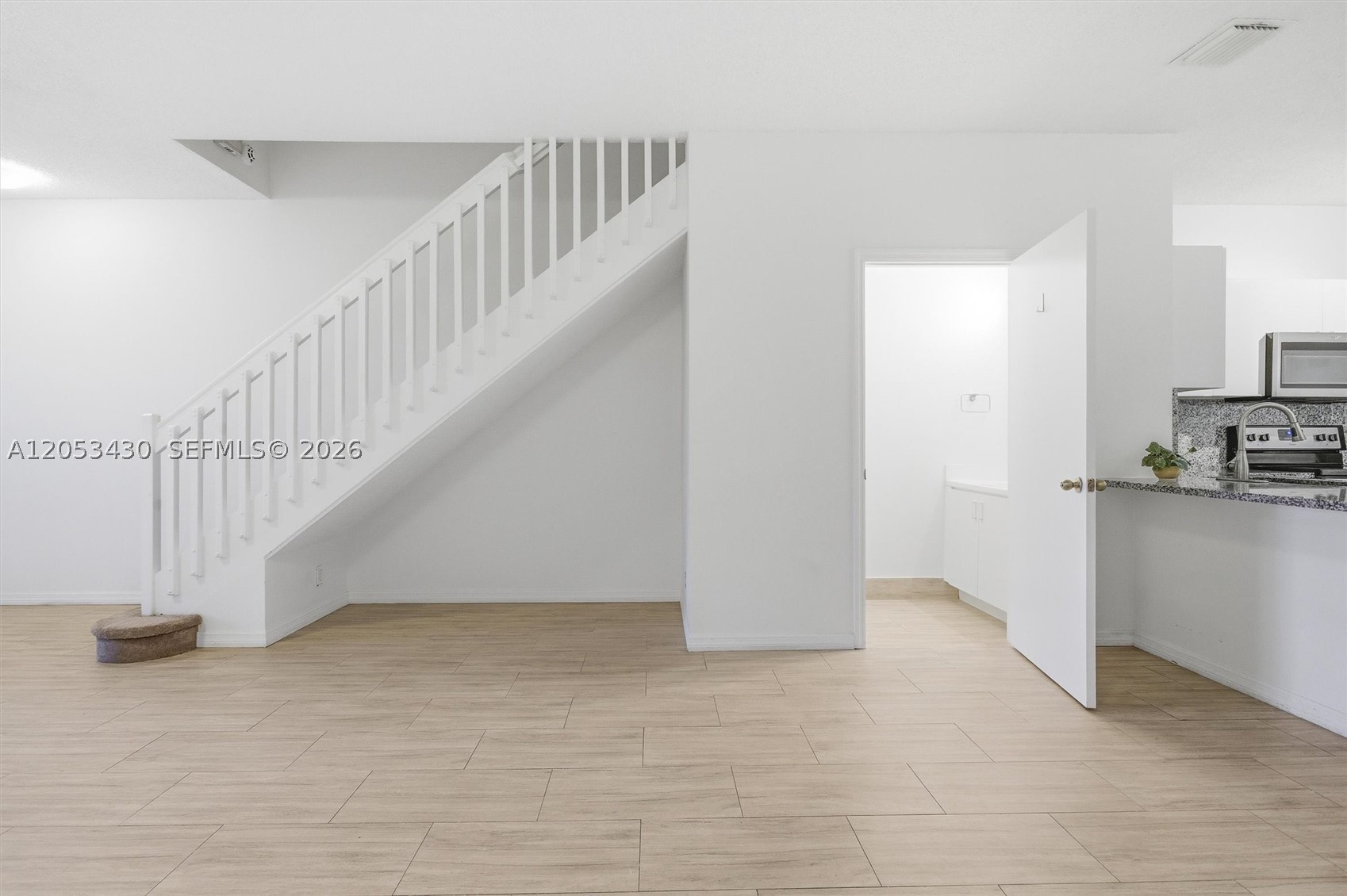 SECTORS 3 & 4 BOUNDARY PL - Residential Lease