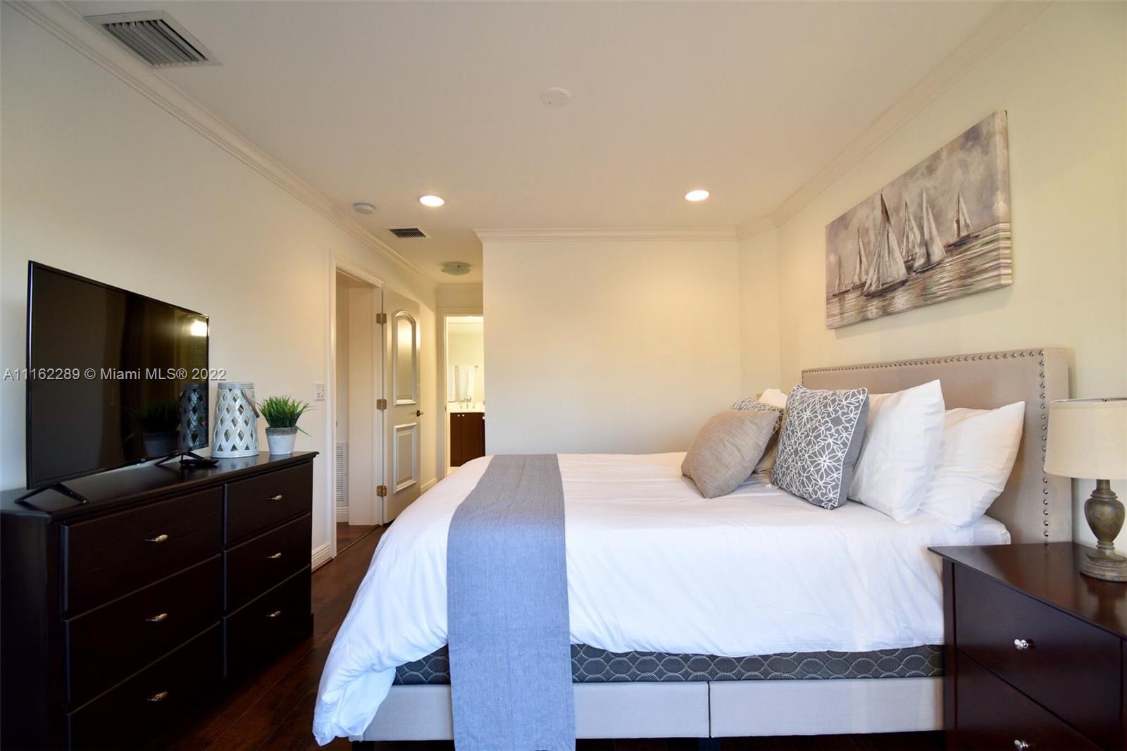 EASTERN SHORES - Residential