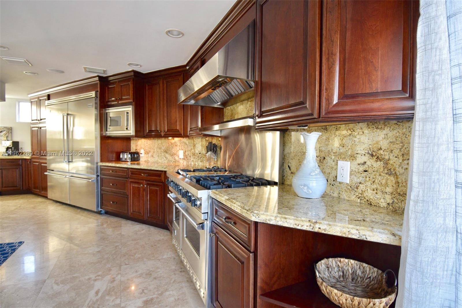 EASTERN SHORES - Residential